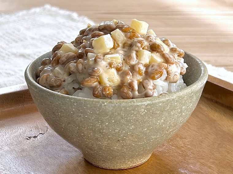 納豆とたくあんのマヨごはん