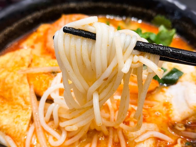 箸で持った米線ミーフェン