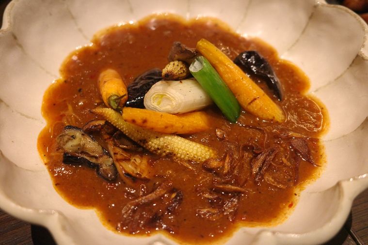 グリル野菜とハーブのカレー