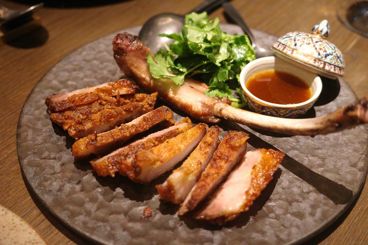 骨付き豚肉のディープフライ