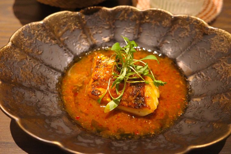 鮮魚のレッドカレーソース