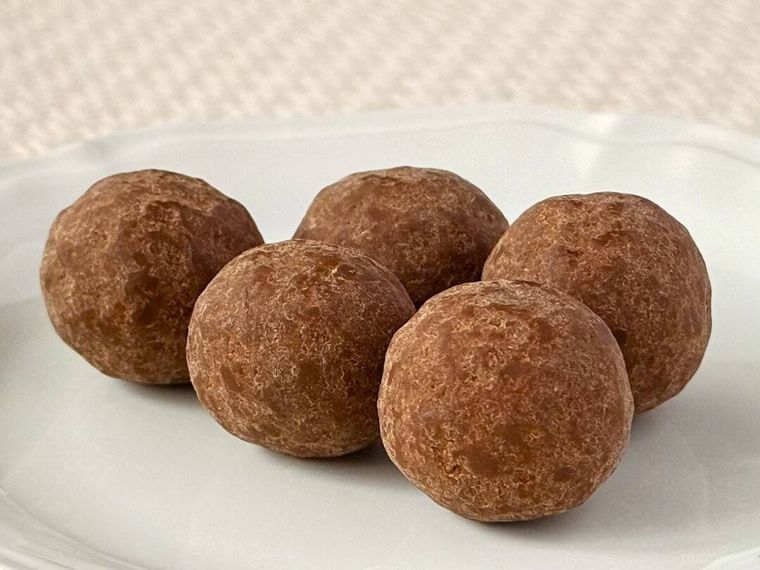 パッケージから取り出したセブンプレミアムアールグレイ 生チョコトリュフ