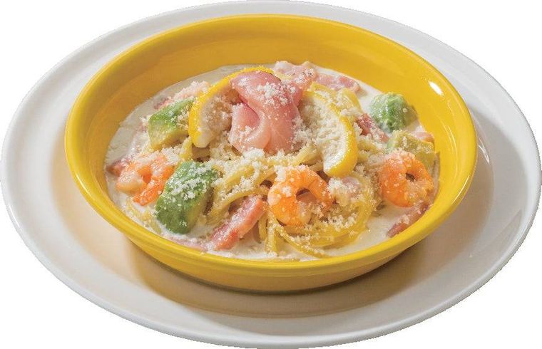 炙り生ハムと海老アボカドのレモンクリームパスタ
