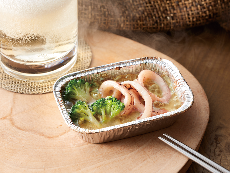 イカとブロッコリーのアヒージョ