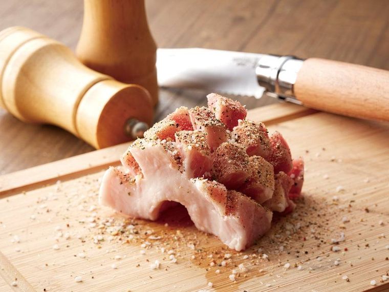 スパイスのかかった肉