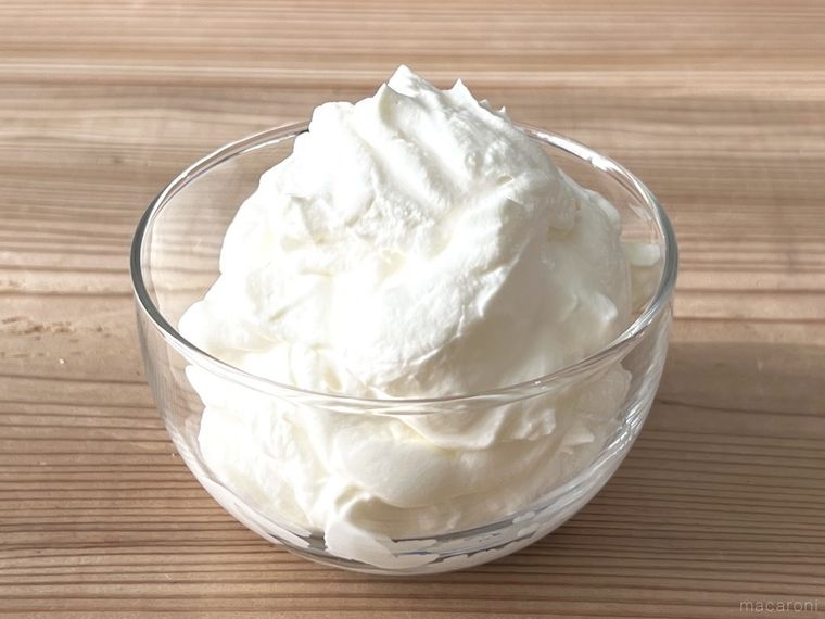 器に盛られたホイップクリーム