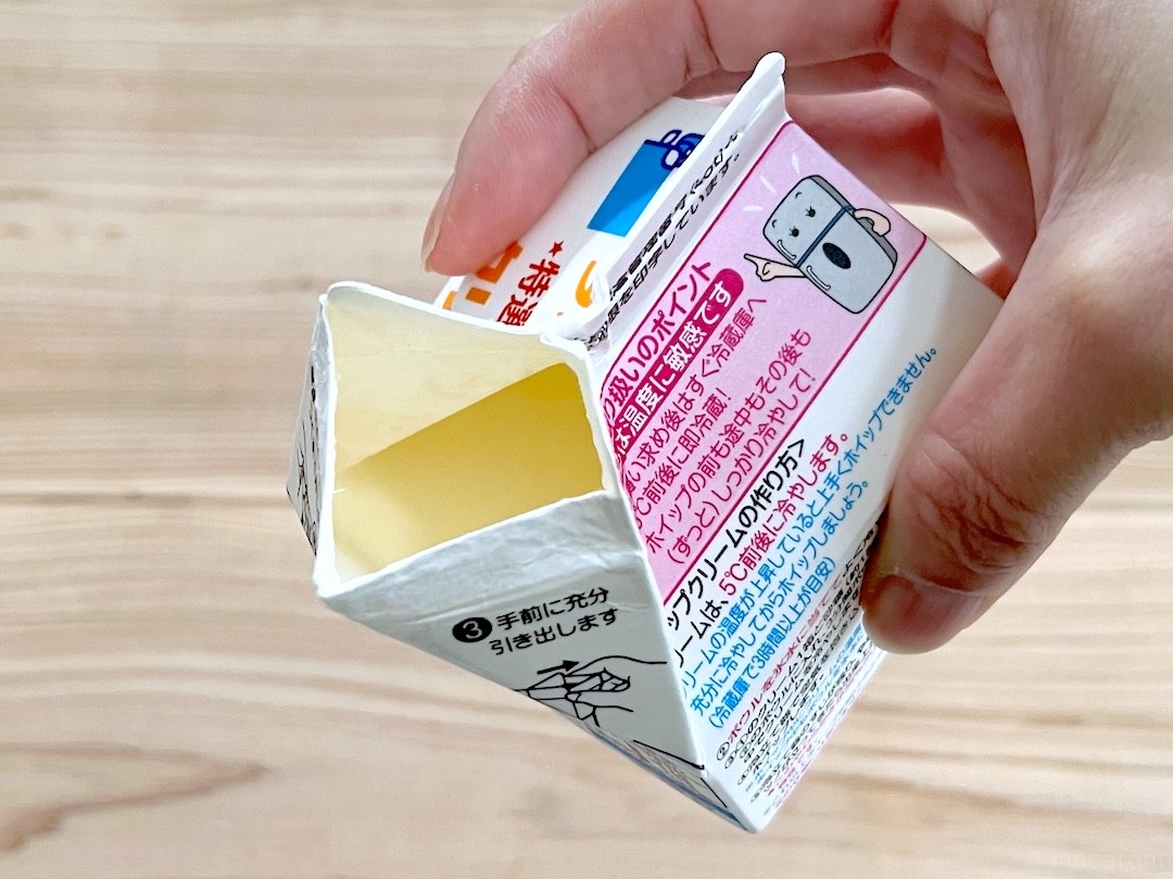 そのまま振るだけ！余った生クリームの泡立て方に「手軽でいい」「これ