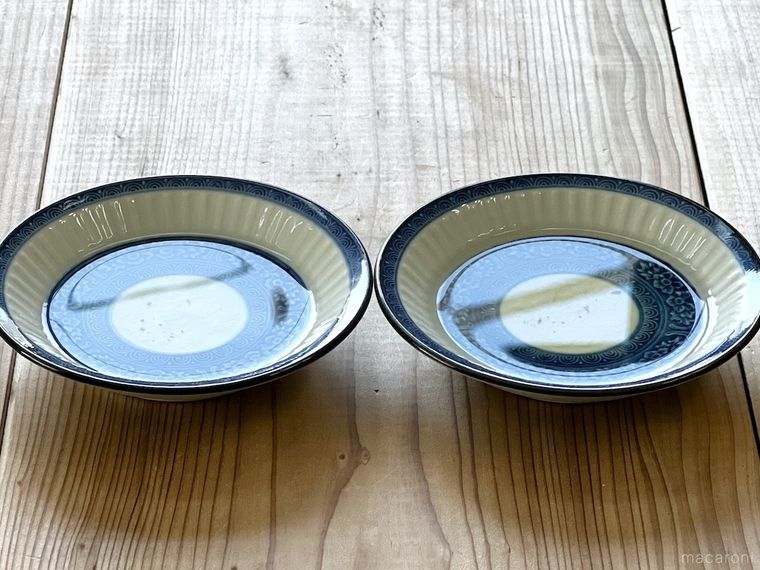 小皿にスープをよそった様子