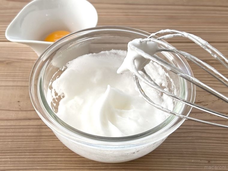 卵白を泡立てた様子