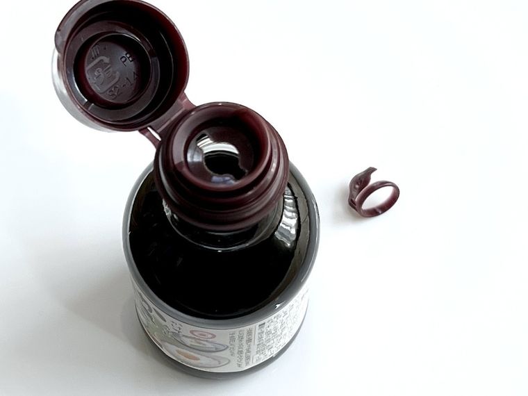 しょうゆの瓶と引き手