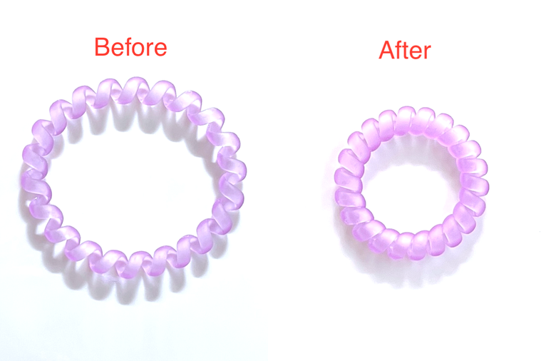 スプリングヘアゴムが2本並んでいる様子