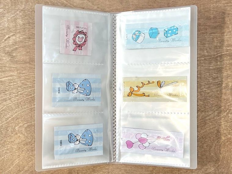 トレーディングカードケースに入れた試供品