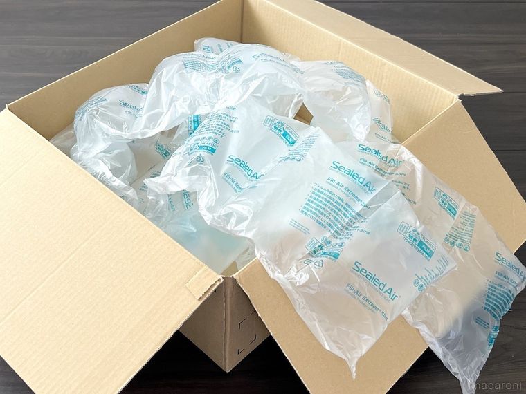 段ボールに入った梱包材