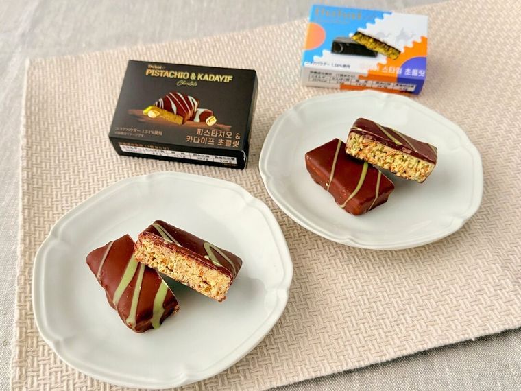 ドバイスタイルチョコとドバイスタイルチョコカダイフ入りのパッケージと皿盛り