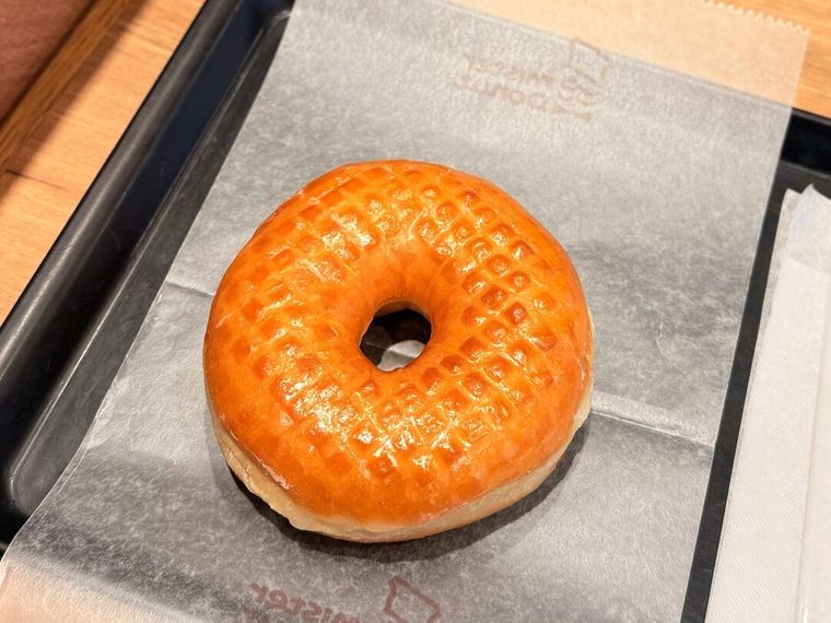 お盆の上に置かれたハニーディップ