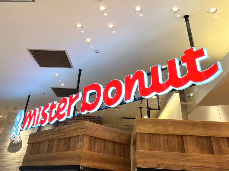 天井から吊り下げられた看板