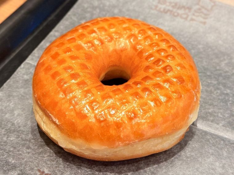 温めたドーナツが置かれている様子