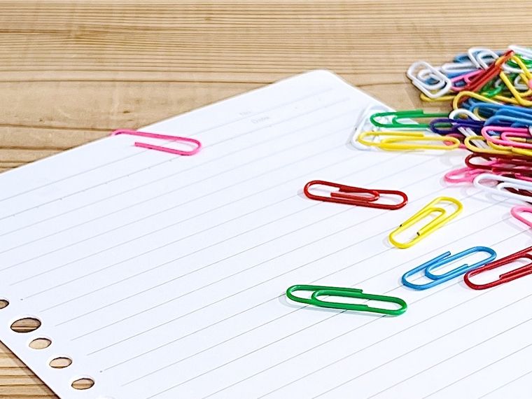 ルーズリーフとクリップ