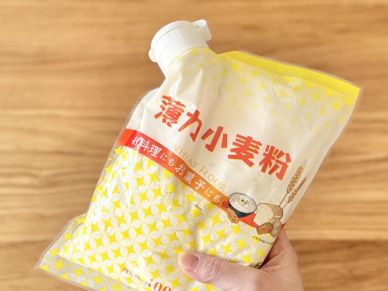 ダイソー「袋キャップ（ミニ）」を取り付けた小麦粉