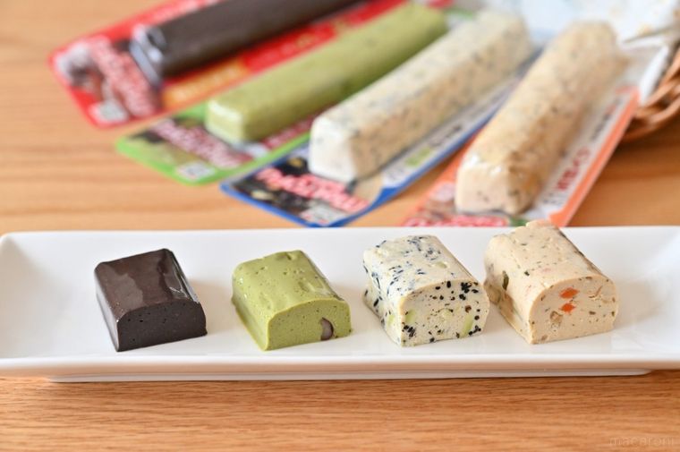 モットーフの豆腐バー4種類と各商品の断面