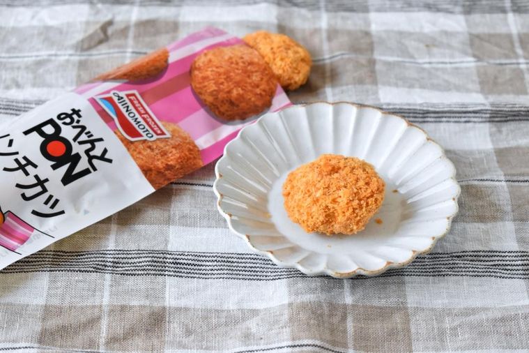 パッケージから出した冷凍メンチカツ