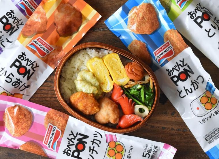 テーブルに並べたお弁当と5種のおべんとPOｎ