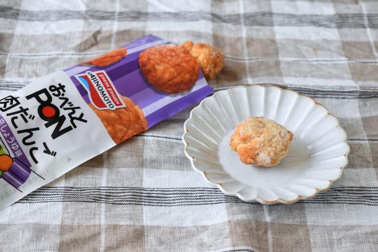 パッケージから出した冷凍肉だんご