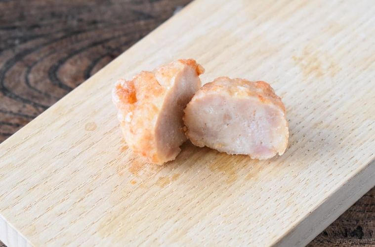 半分にカットした肉だんご