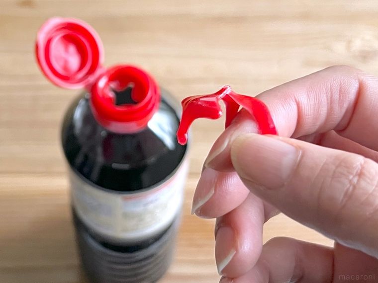 しょうゆの中栓を開けた様子