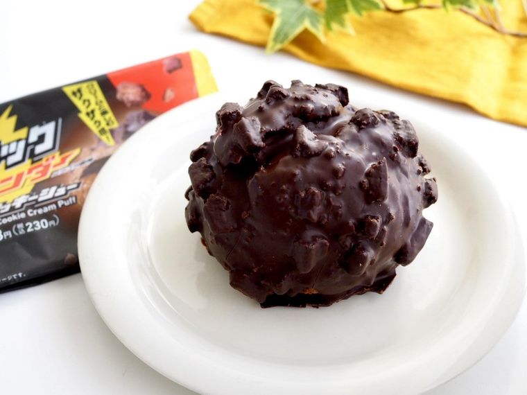 ブラックサンダー チョコクッキーシュー