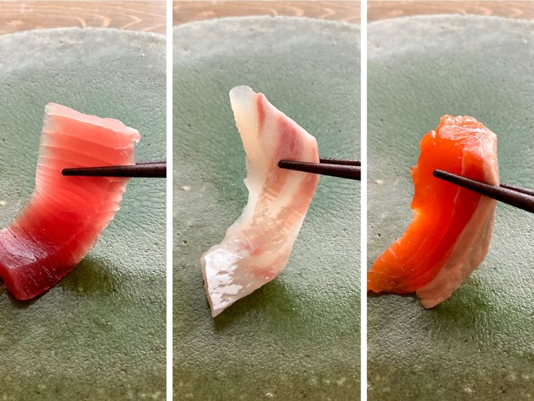 塩水で洗ったまぐろ、たい、サーモンの刺身を箸で持ち上げるコラージュ画像