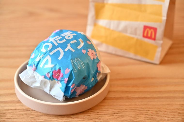 マクドナルドてりたまマフィンのパッケージと紙袋