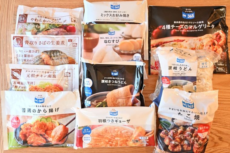 コスモスPB冷凍食品を並べている