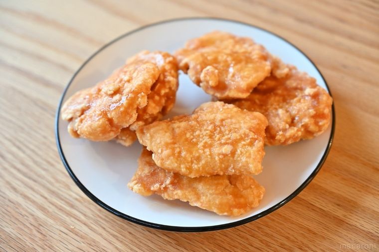 白皿にのった6個の冷凍チキン南蛮