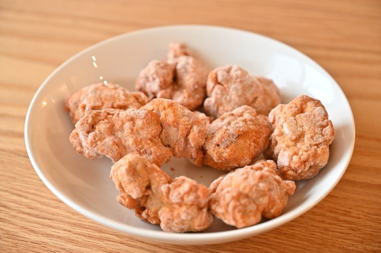 白皿に出した冷凍から揚げ