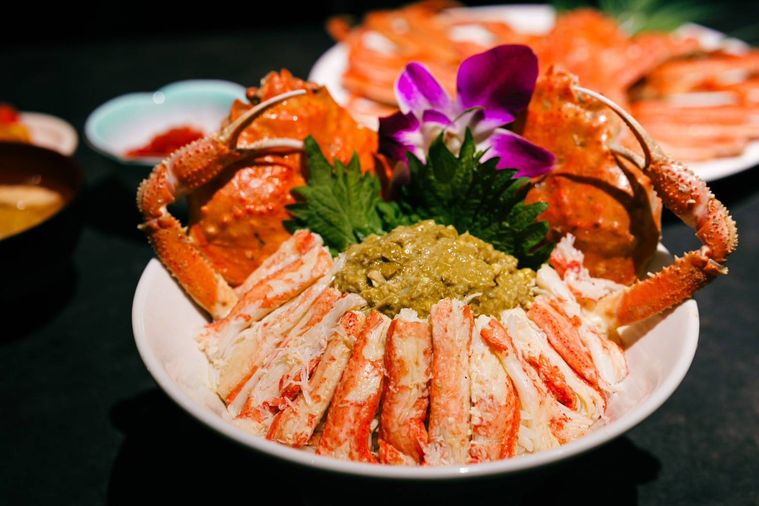 丼に盛られたかに村究極のズワイ蟹丼