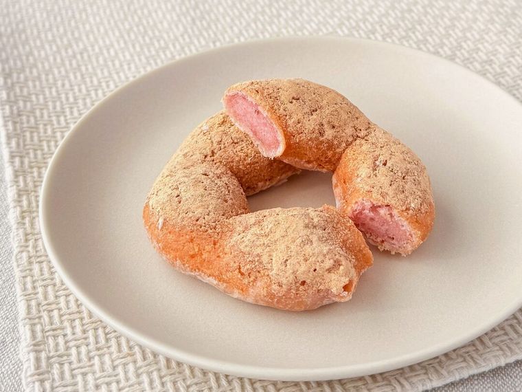 「 桜もちっとドーナツ 黒須きなこ」の断面