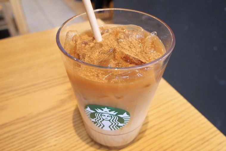 シナモン追加のスイートミルクコーヒーを上から撮影した画像