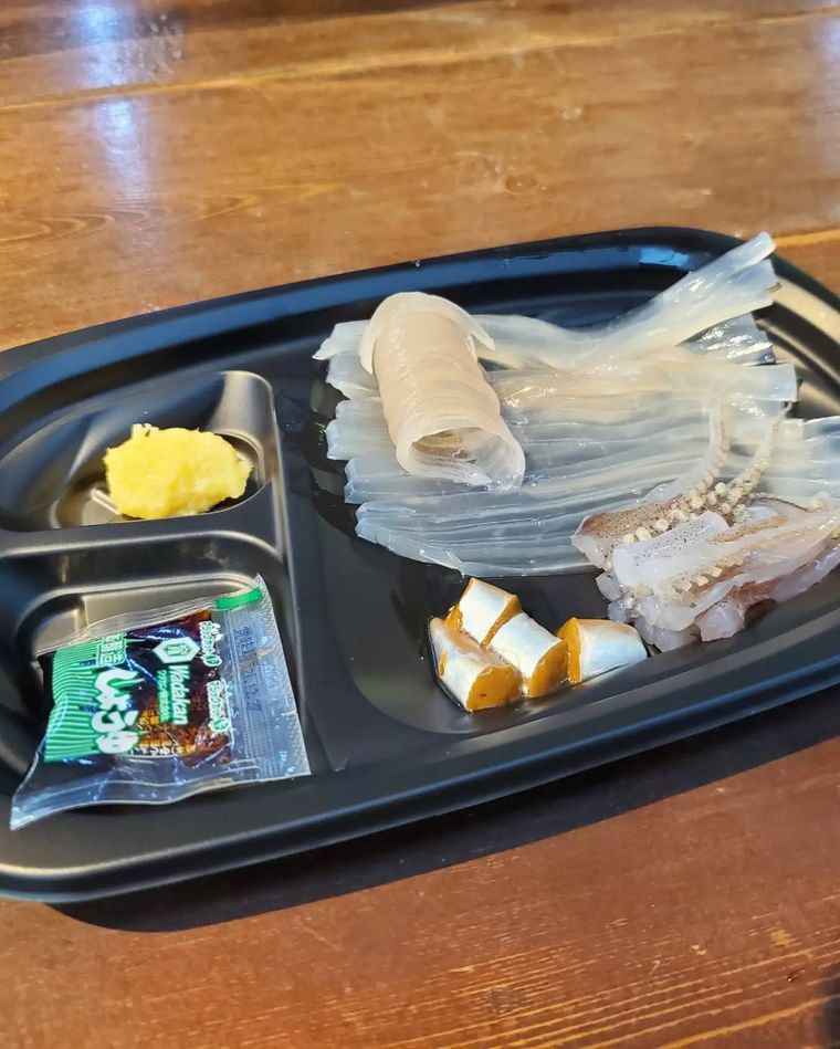 函館朝市のいか釣りで食べられる刺身