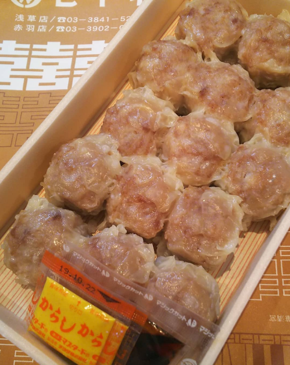 セキネで購入して持ち帰った15個入りのシューマイ