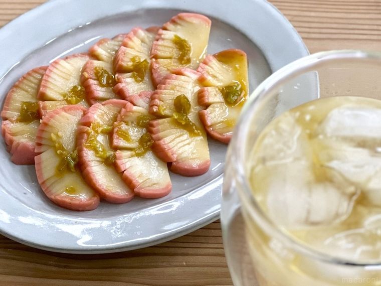かまぼこをわさびしょうゆで和えた料理