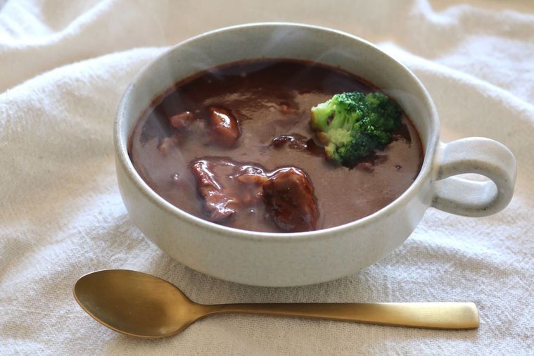 ビーフシチューとスプーン