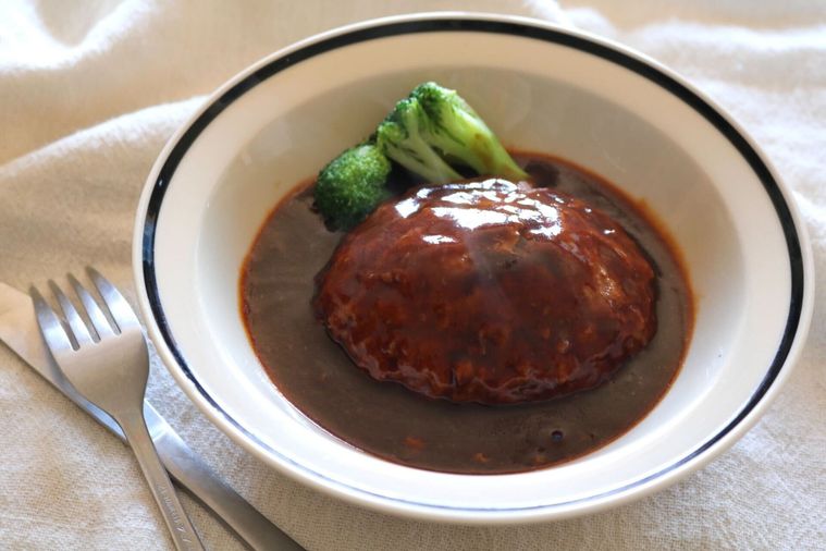 ハンバーグとブロッコリー