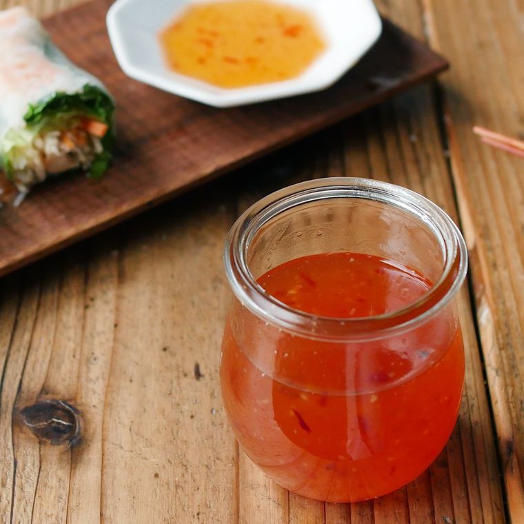 保存容器に入ったスイートチリソース