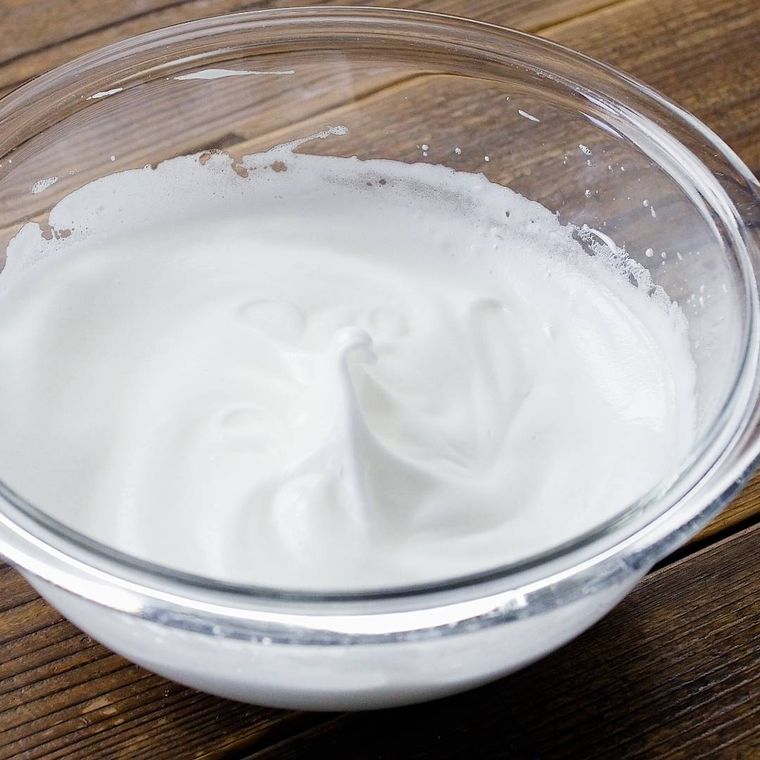 ボウルに入ったメレンゲ