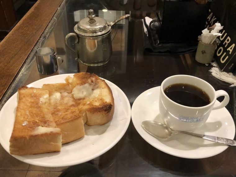 ブレンドコーヒーとイギリスパンのトーストがセットになったブレンドモーニング