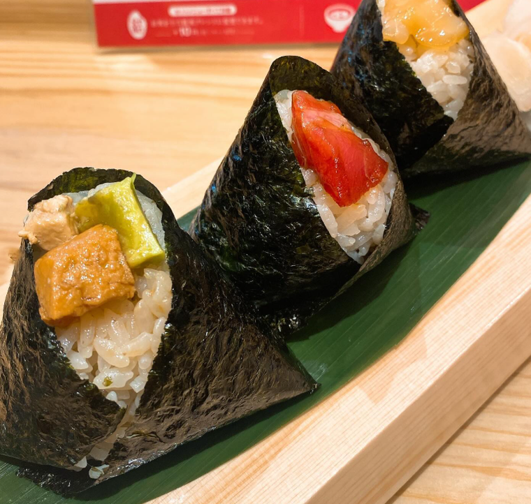 むすび寿司 南海なんば駅店の3種類のおむすび型のお寿司選べる3個セット