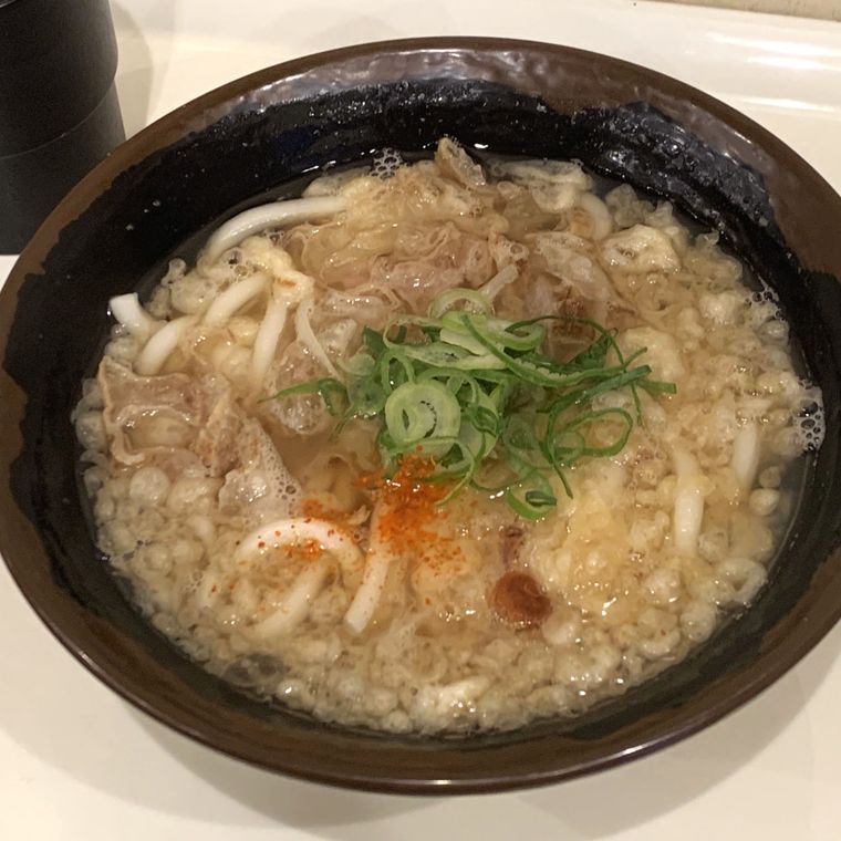 青ねぎと油かすをのせたうどんそば 松屋の油かすうどん