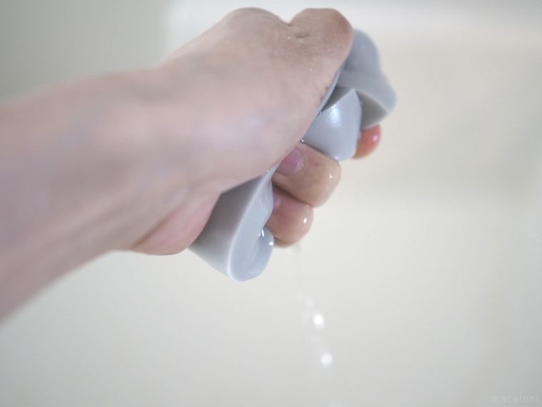 ニトリ「蛇口にフィットするスポンジ」