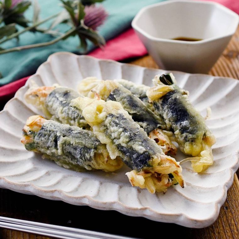 陶器の皿に入ったキムマリ